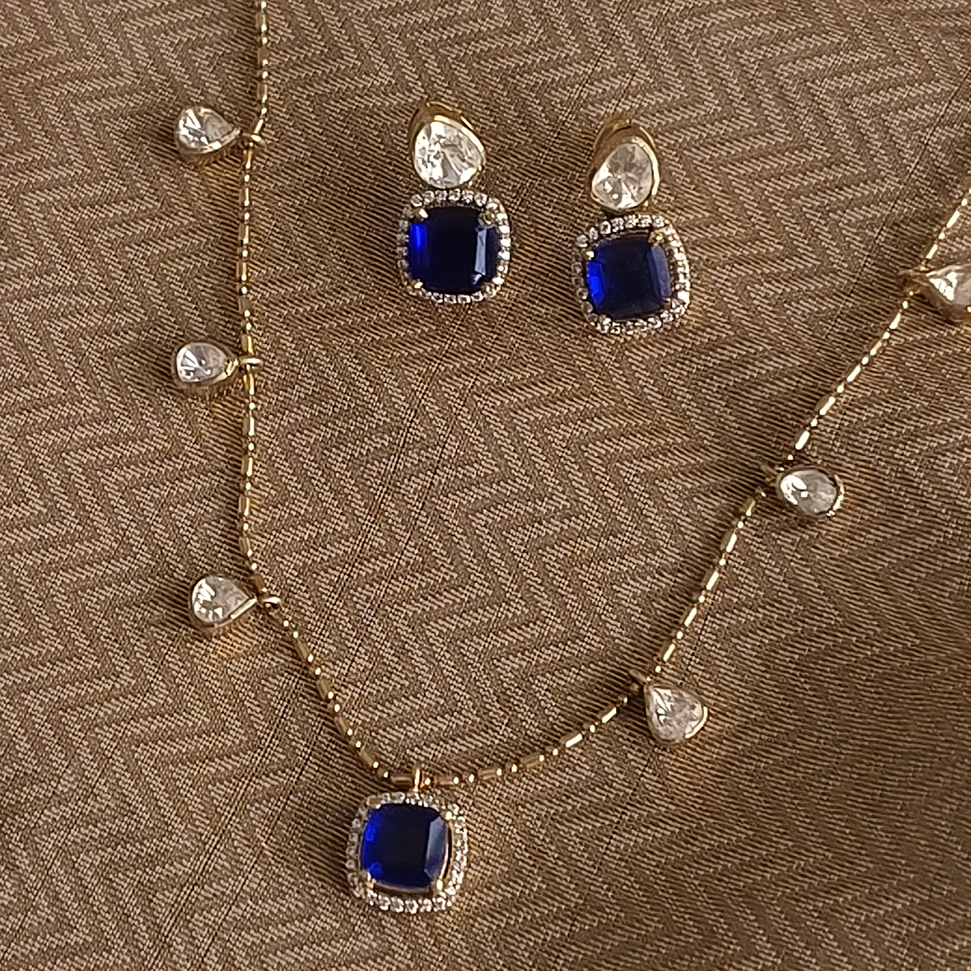 Nayaab Blue Necklcae Set